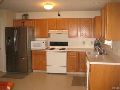 706 Bach Ct, Freemansburg, PA 18017 - photo 3