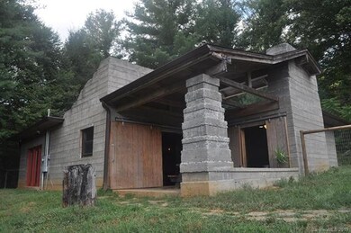 1082 Sweet Hollow Rd, Burnsville, NC 28714 - photo 3