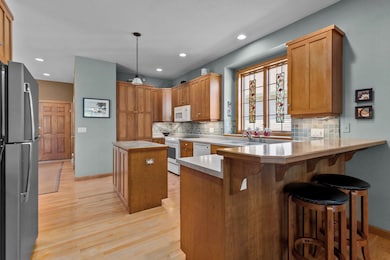 924 E Pondview Ct, Appleton, WI 54913 - photo 5