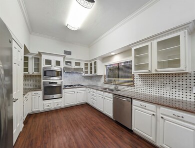 Tons of kitchen counter space!