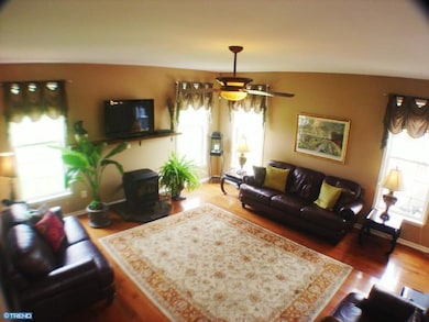 319 Kennard Rd, Perkasie, PA 18944 - photo 5