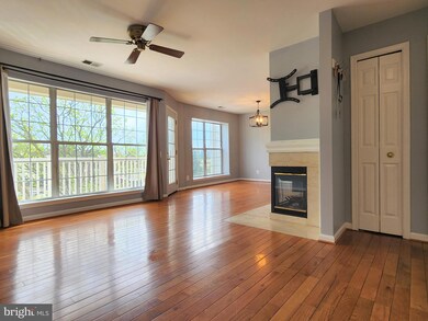 9296 Cardinal Forest Ln unit 301, Lorton, VA 22079 - photo 2