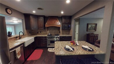 Stunning kitchen w/Viking gas stove, granite count