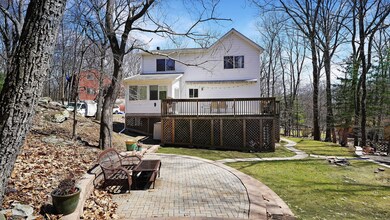 102 Nicole Ct, Dingmans Ferry, PA 18328 - photo 4