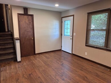 5442 N Howell St, Davenport, IA 52806 - photo 7