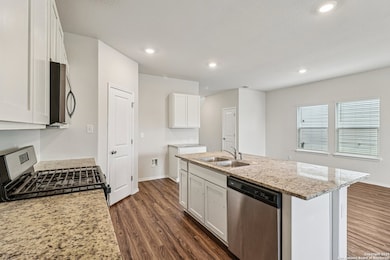 4006 Bay Leaf Loop, von Ormy, TX 78073 - photo 7