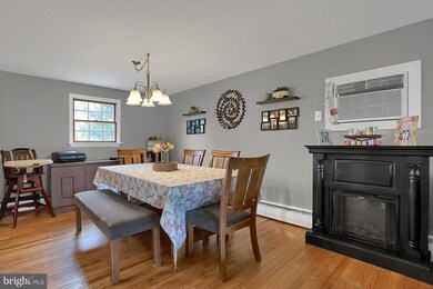 71 Earl Dr, Pottstown, PA 19465 - photo 5