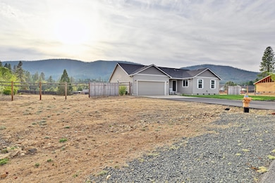 585 E Forks Cir, Cave Junction, OR 97523 - photo 3