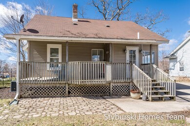 2626ByronCenterAve-10LoRes