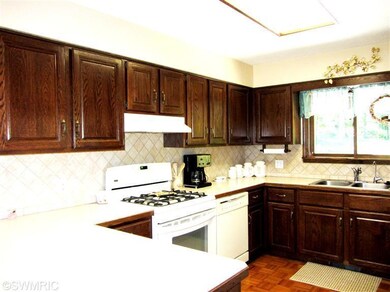 12884 Vergennes St SE, Lowell, MI 49331 - photo 4