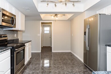 Solano Dr N Real Estate Photos-106