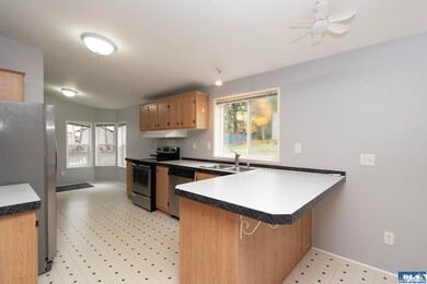 2826 E Myrtle St, Port Angeles, WA 98362 - photo 7