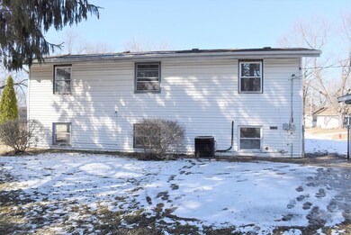 118 Ensenada Ct, Carpentersville, IL 60110 - photo 2