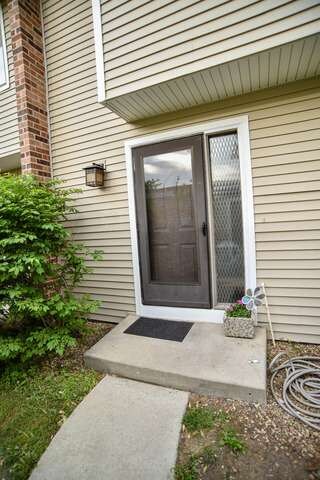 1082 Cascade Dr unit 1, Aurora, IL 60506 - photo 3