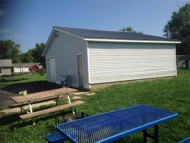 808 Murray St, Wapakoneta, OH 45895 - photo 3