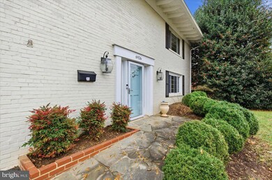 6926 Tyndale St, McLean, VA 22101 - photo 3