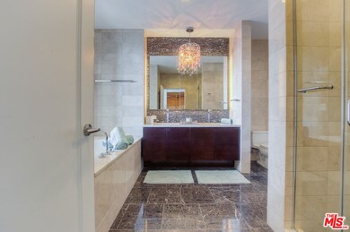 Ultra Luxurious Master Bathroom with Soaking Tub