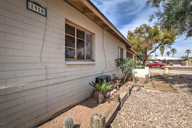 1910 N 44th Pl-4