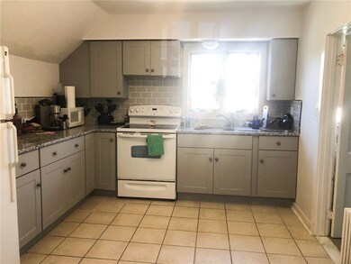 32 Rhode Island Ave unit 3, Newport, RI 02840 - photo 5