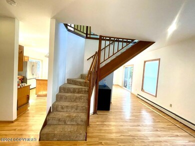 1614 Lynden Way - Stairs