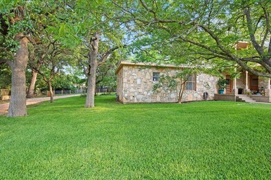 315 W Live Oak St, Fredericksburg, TX 78624 - photo 6