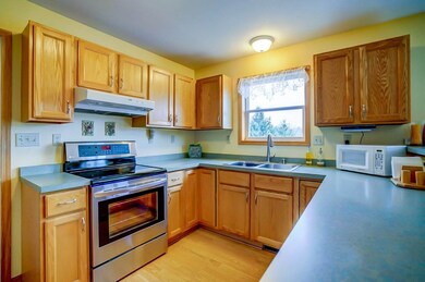 147 Ames St, Oregon, WI 53575 - photo 4