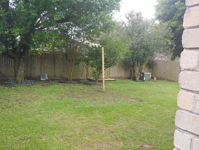 8027 Log Hollow Dr, Houston, TX 77040 - photo 7