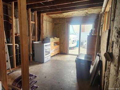 20 Wood Ln, Levittown, NY 11756 - photo 2