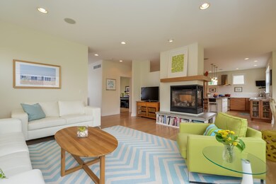 009-Living_Room-1749119-large