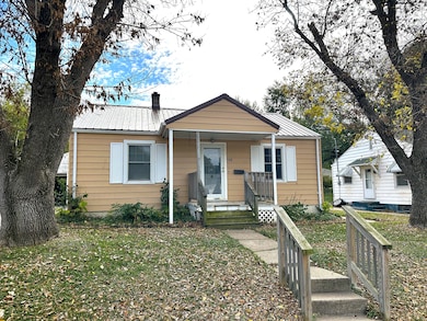 108 W Nishna Rd, Shenandoah, IA 51601 - photo 2