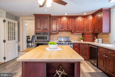 521 Elsie St, Reading, PA 19607 - photo 5