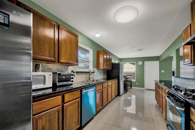 7926 Brook Trail Cir, Houston, TX 77040 - photo 7