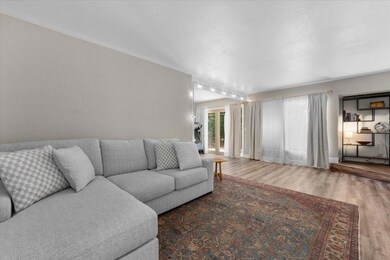 Spacious livingroom & updated floors