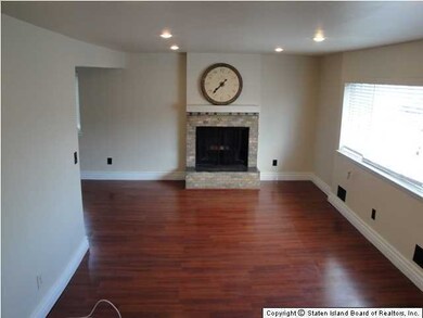 489 Willow Rd E unit 2, Staten Island, NY 10314 - photo 2