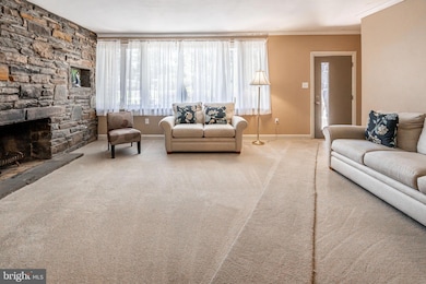 2215 Windsor Cir, Broomall, PA 19008 - photo 5