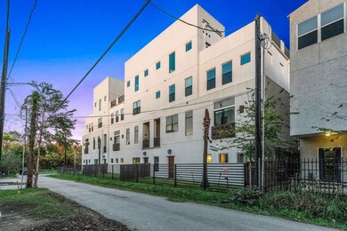 313 E 4th 1/2 St, Houston, TX 77007 - photo 5