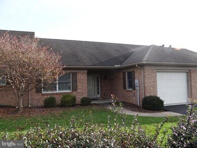 416 Benjamin Dr, Chambersburg, PA 17201 - photo 2