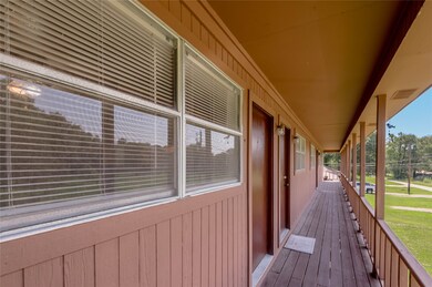 120 Mcadams Ln unit J, Huntsville, TX 77320 - photo 3