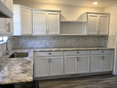 1108 N Cherokee Ave, Claremore, OK 74017 - photo 3