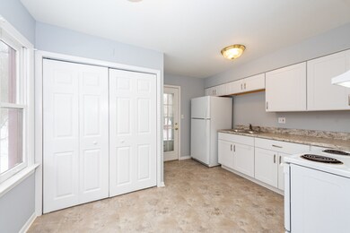 1520 Circle Ct, Waukegan, IL 60085 - photo 2