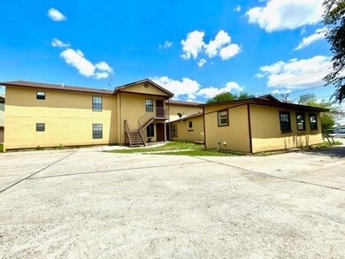 1304 Rosario St, Laredo, TX 78040 - photo 4