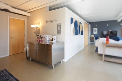60 Spring 401 furnished for MLS - 3