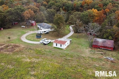 484 Hummingbird Dr, Louisville, IL 62858 - photo 4