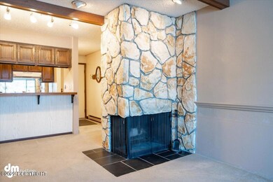 03-Fireplace_KC_02775-HDR