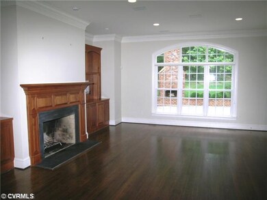 Den/Family/Great Room - Family Room with Built-ins
