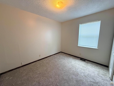 1710 SE 24th St, Topeka, KS 66605 - photo 4