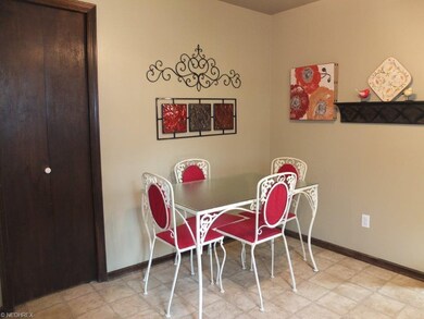 Eat-in Kitchen