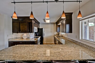 BEAUTIFUL GRANITE COUNTER TOPS