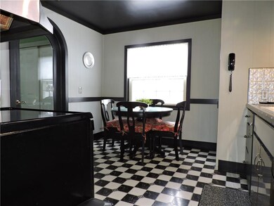 Dining area in Kitchen.