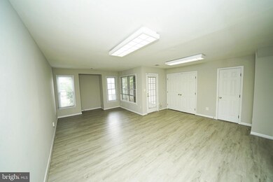 25561 Gwynneth Square, Chantilly, VA 20152 - photo 5